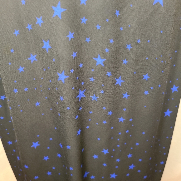 Torrid Cold Shoulder Star Top Black & Blue Size 2 - Picture 6 of 13